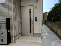清潔なエントランスです