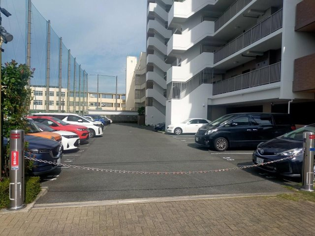 クレアシティ深江橋の駐車場
