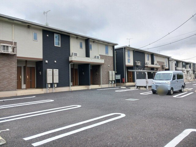 ニュークレストヒルズ　Ⅱの駐車場
