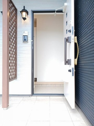 ニュークレストヒルズ　Ⅱの玄関