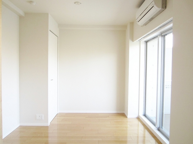 プラウドフラット王子神谷の寝室|明るいお部屋です。