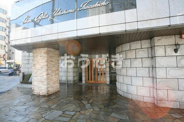 グランド・ガーラ横浜伊勢佐木町のエントランス