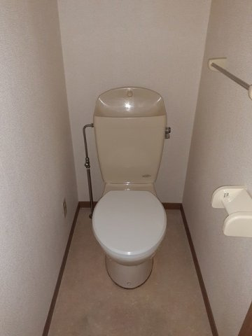 ゆったりとした空間のトイレです