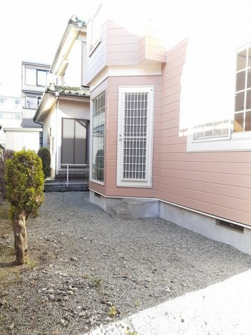 簡単な家庭菜園も楽しめるお庭です