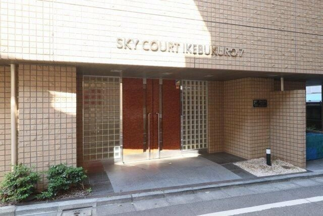 スカイコート池袋第７のエントランス
