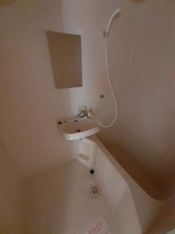 コンパクトで使いやすいお風呂です