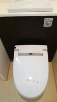 落ち着いた色調のトイレです