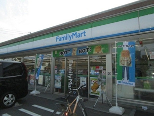 ファミリーマートまで230m