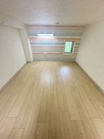 広くて明るい寝室