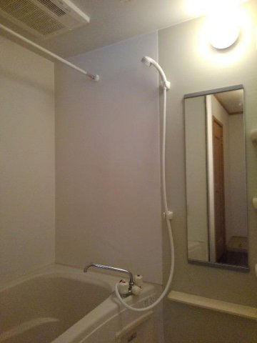 コンパクトで使いやすいお風呂です