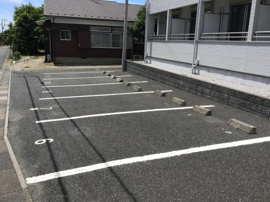 駐車場に車を止められます