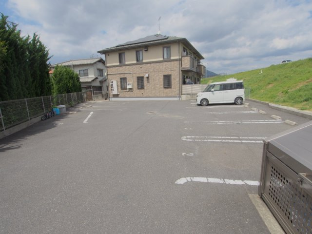 エーデルハイムの駐車場