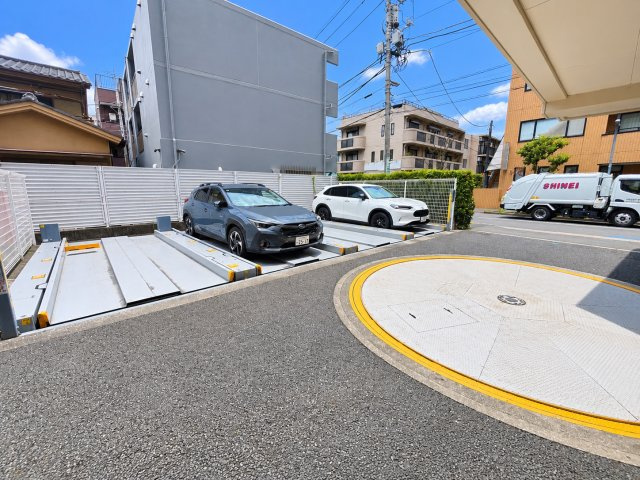 アルシオン小岩の駐車場|買い物帰りもラクラク。家族の毎日を支える敷地内駐車場。