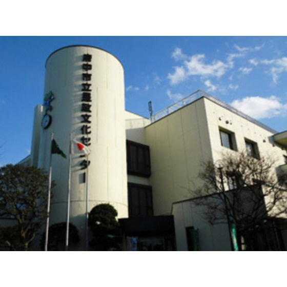 図書館「府中市立是政図書館まで895ｍ」