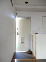毎日通る玄関はこちらです
