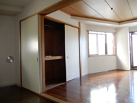 こちらの居間で趣味の時間をお楽しみください