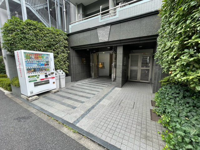 アーバンクリスタル九段下のエントランス