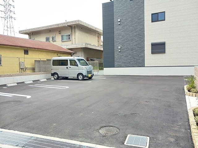 リヴァーサイド　ヴィラの駐車場
