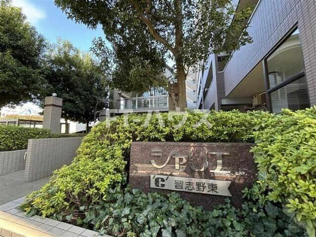 シャリエ習志野東のエントランス