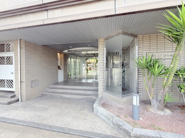 クレストはら南のエントランス