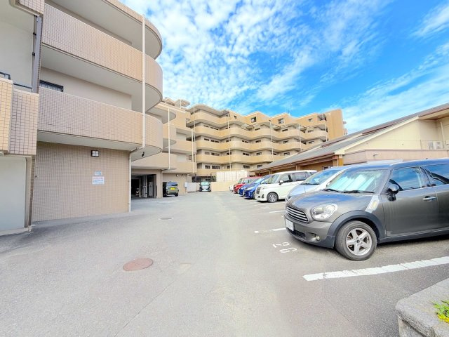 クレストはら南の駐車場