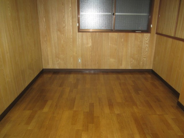 春日町3丁目戸建の居間・リビング