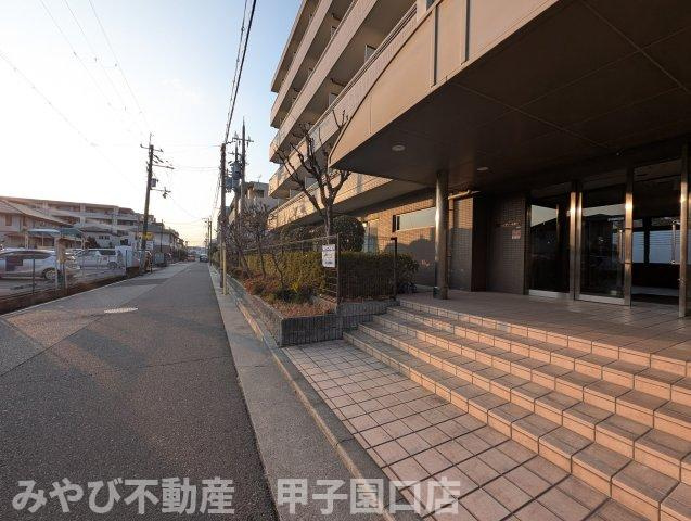 レジェンダリー武庫川のエントランス
