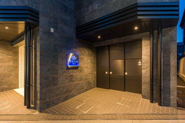 狛江市東和泉２丁目の賃貸マンションのエントランス