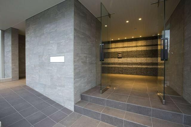 川崎市多摩区登戸の賃貸マンションのエントランス
