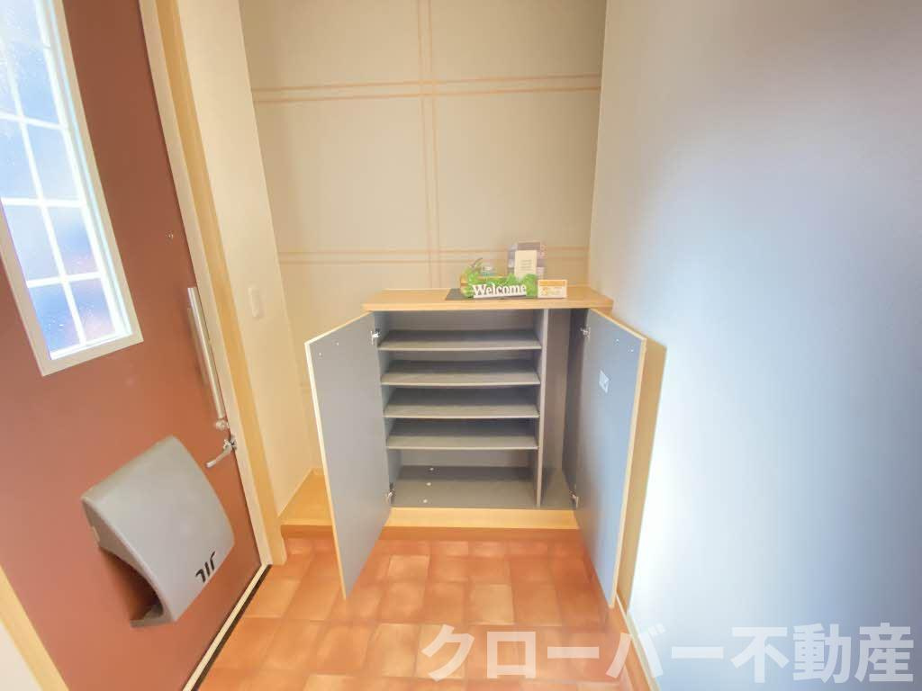ハピネス A棟の玄関