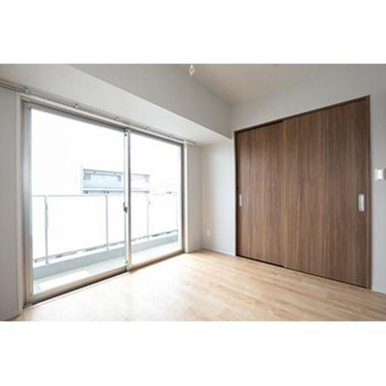 【居間・リビング】 | ※写真は同タイプ住戸です。
