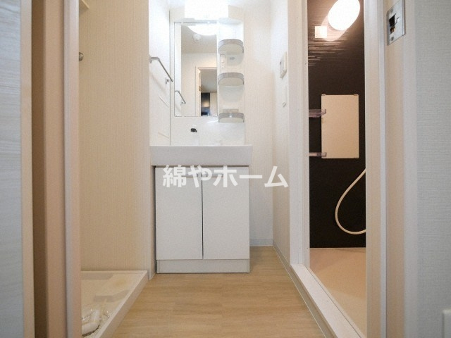エグゼ難波西Ⅱの内装|明るい室内です
