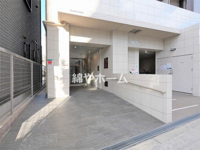 エグゼ難波西Ⅱのエントランス|ゆとりのあるエントランスです