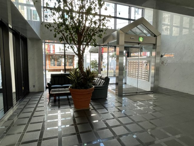 川崎市多摩区登戸の賃貸マンションのロビー