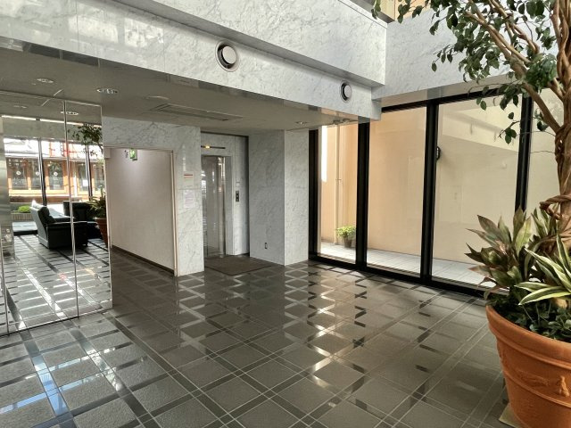 川崎市多摩区登戸の賃貸マンションのエントランス