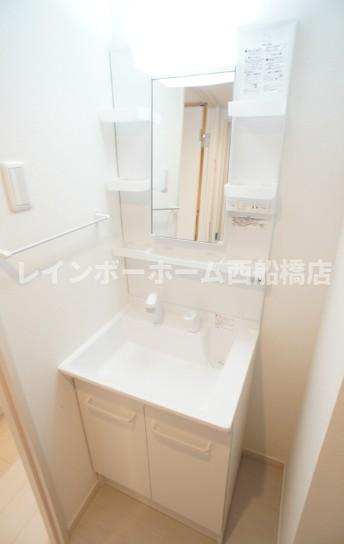 ラヴィータ妙典の独立洗面台