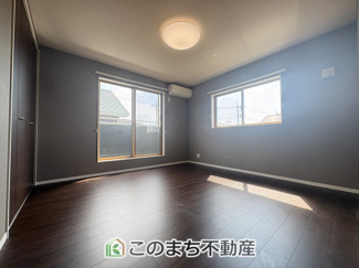【洋室】 | 古河市関戸中古住宅 | 窓が多く明るい室以内☆