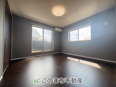 【洋室】 | 古河市関戸中古住宅 | 窓が多く明るい室以内☆