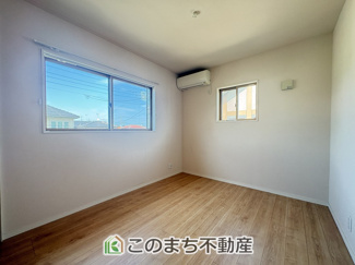 【洋室】 | 古河市関戸中古住宅 | 二面採光の明るい室内☆