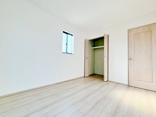 ハートフルタウン　豊田市志賀町高洞11番　全2棟の洋室|陽当りの良い洋室は、お子様の勉強部屋や家族の寝室としても使える、暮らしに合わせて活用できる空間です。