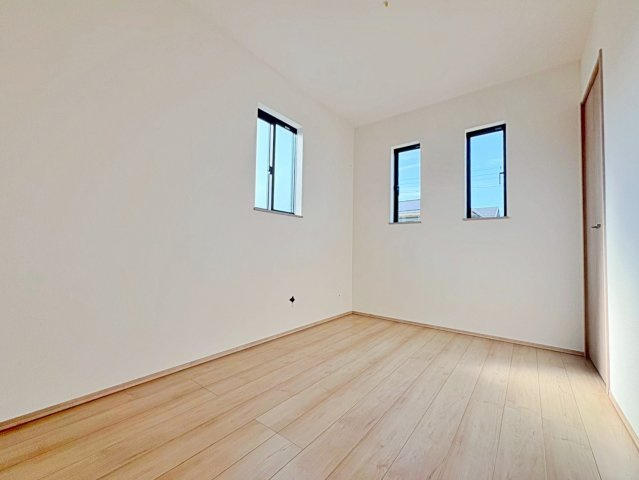 ハートフルタウン　豊田市志賀町高洞11番　全2棟の洋室|陽当りの良い洋室は、お子様の勉強部屋や家族の寝室としても使える、暮らしに合わせて活用できる空間です。