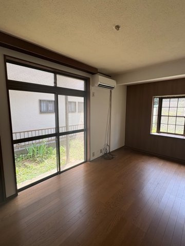 横戸町戸建の居間・リビング