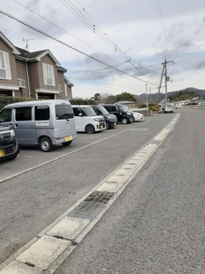 【駐車場】 | ラピタⅠ | 駐車スペースもあります