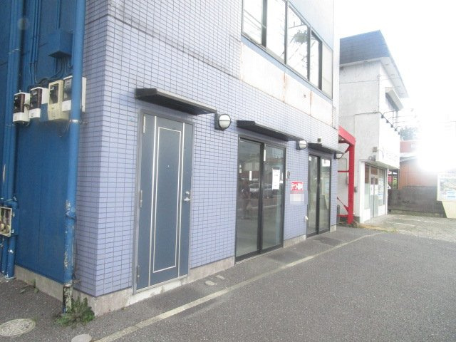 横浜市戸塚区柏尾町の倉庫の外観