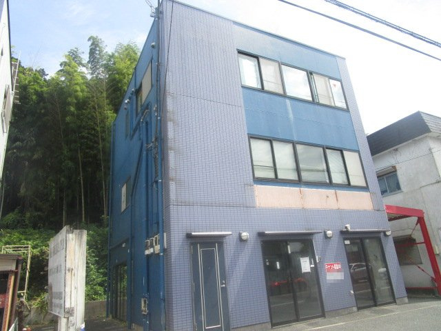 横浜市戸塚区柏尾町の倉庫の外観