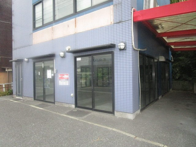 横浜市戸塚区柏尾町の倉庫の外観