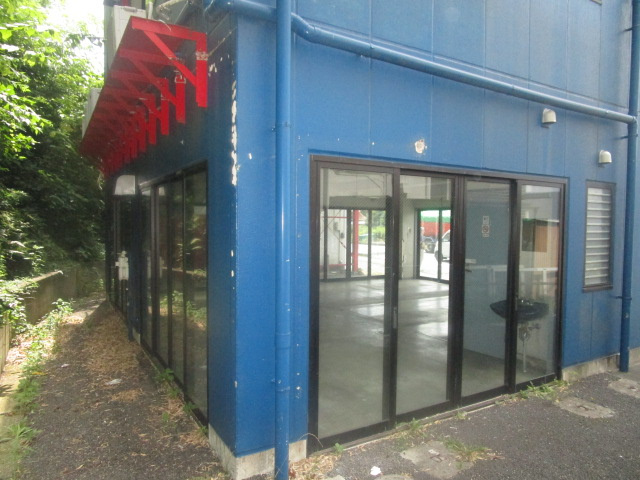 横浜市戸塚区柏尾町の倉庫の外観