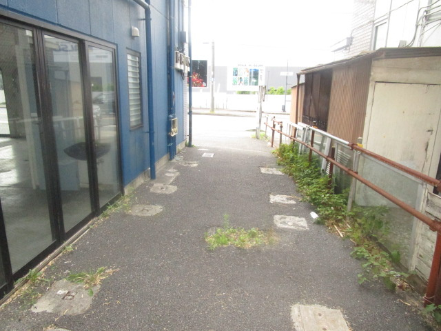 横浜市戸塚区柏尾町の倉庫の外観