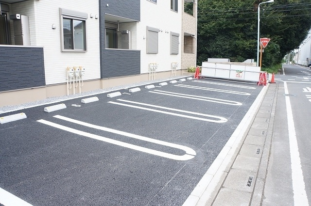コンフォーティアの駐車場