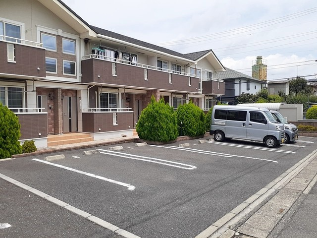 ローズパーク参番館の駐車場